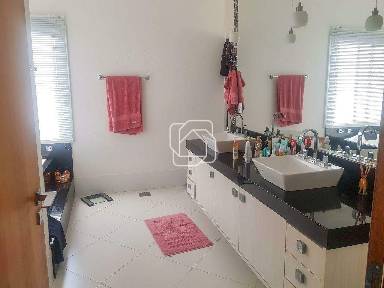 Casa de Condomínio à venda em Itu - SP - Condomínio Xapada Parque Ytu: Banheiro, suíte master