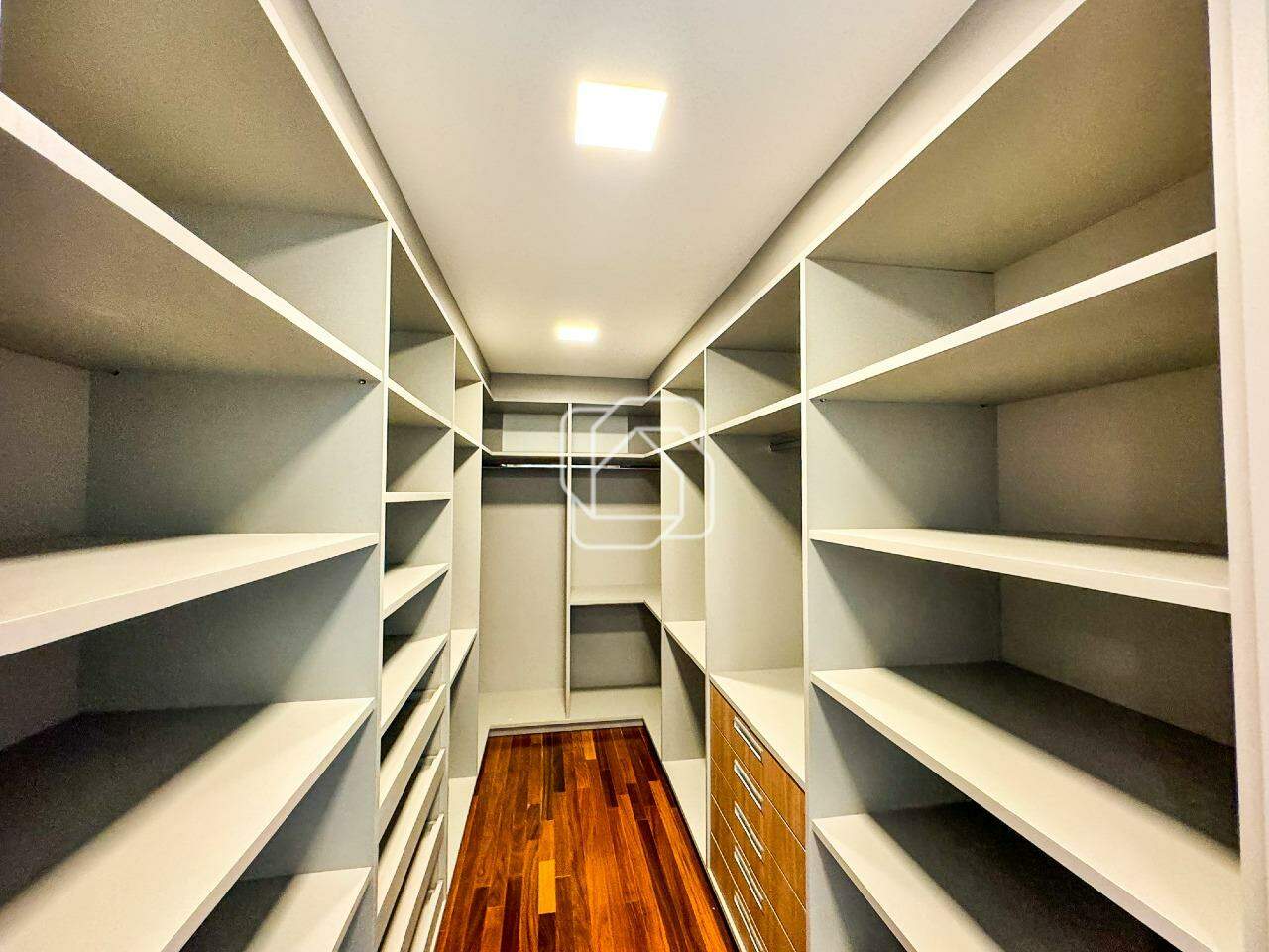 Casa de Condomínio à venda em Bragança Paulista - SP - Quinta da Baroneza: Closet