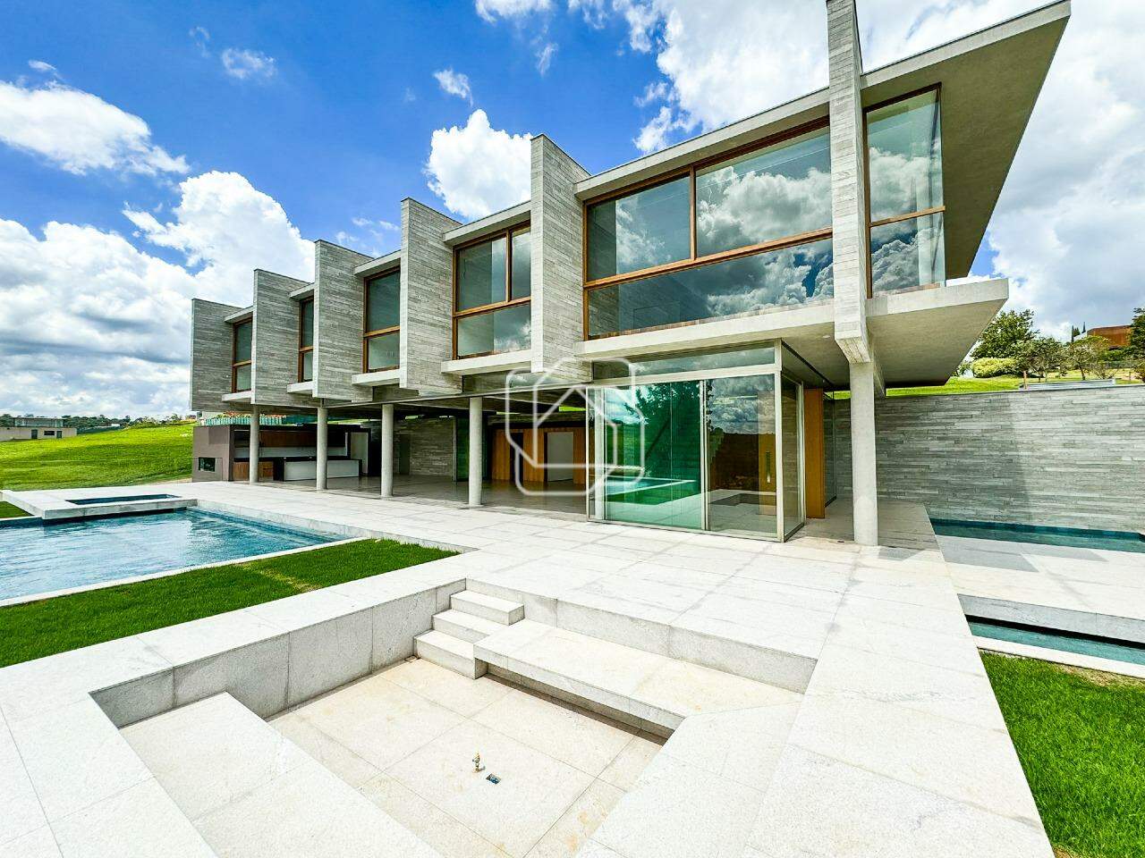 Casa de Condomínio à venda em Bragança Paulista - SP - Quinta da Baroneza: Fachada