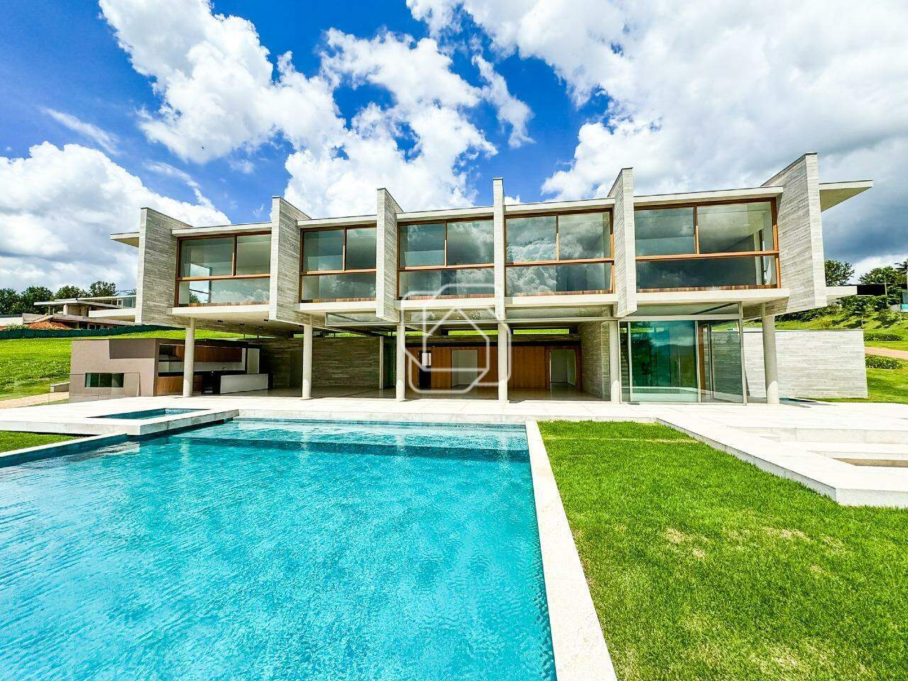 Casa de Condomínio à venda em Bragança Paulista - SP - Quinta da Baroneza: Fachada