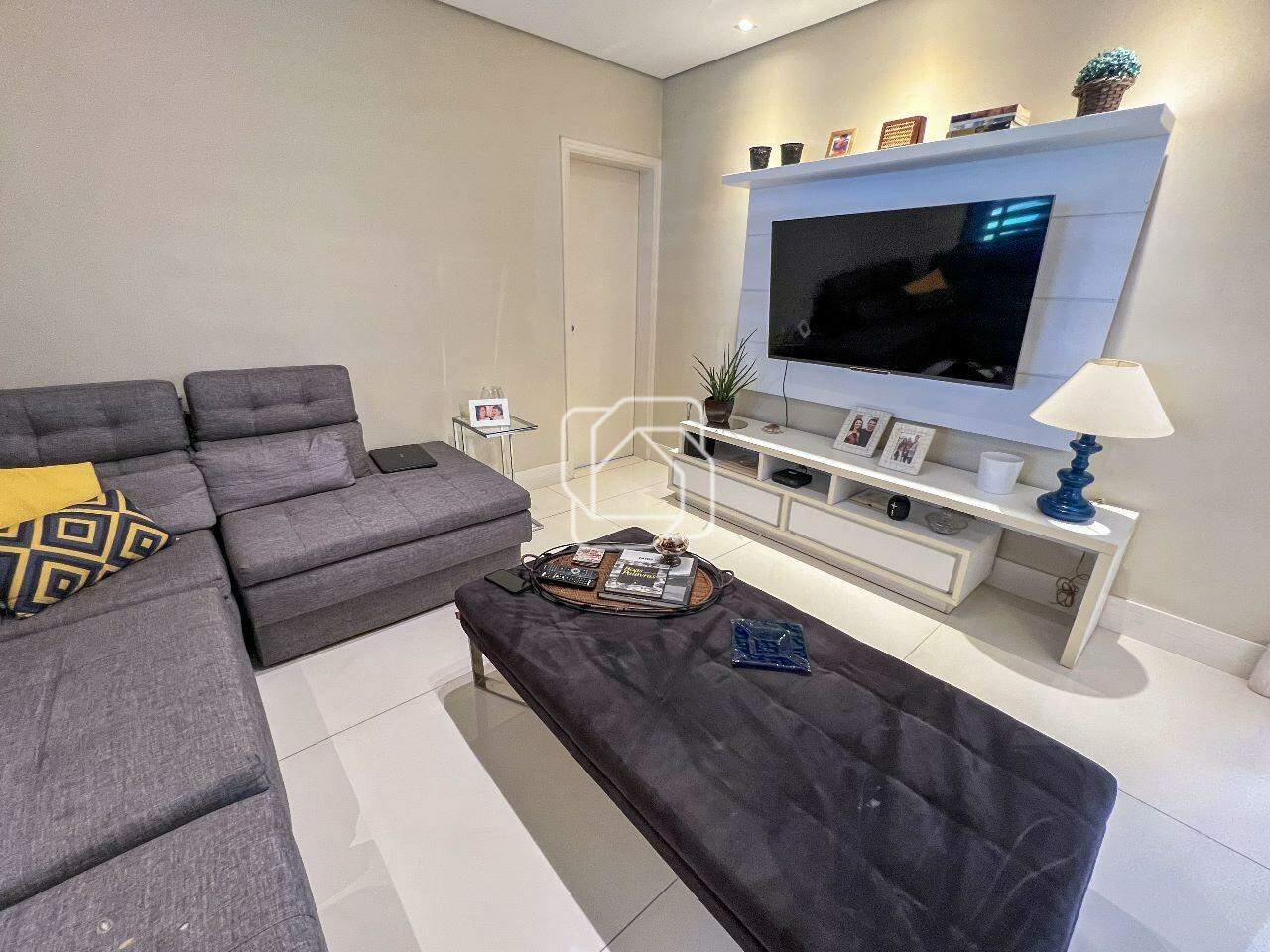 Casa de Condomínio à venda em Itu - SP - Parque Village Castelo: Sala de TV privativa