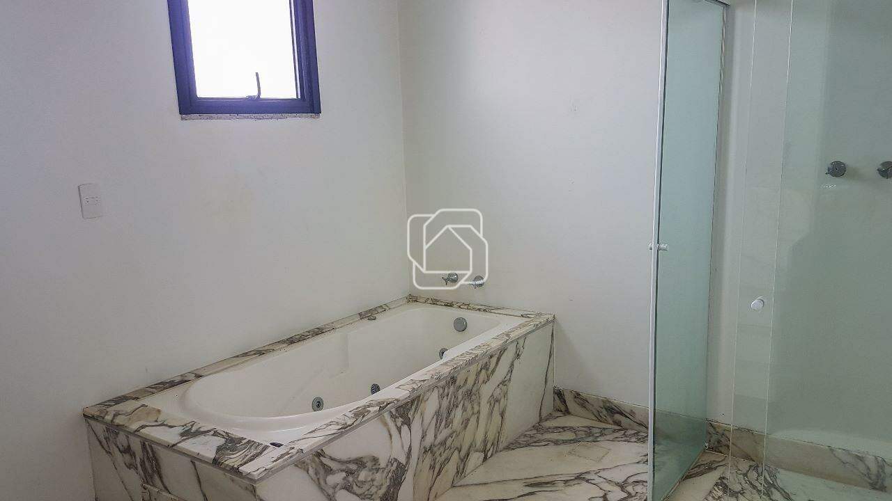 Casa de Condomínio para aluguel em Itu - SP - Condomínio Xapada Parque Ytu: Banheira