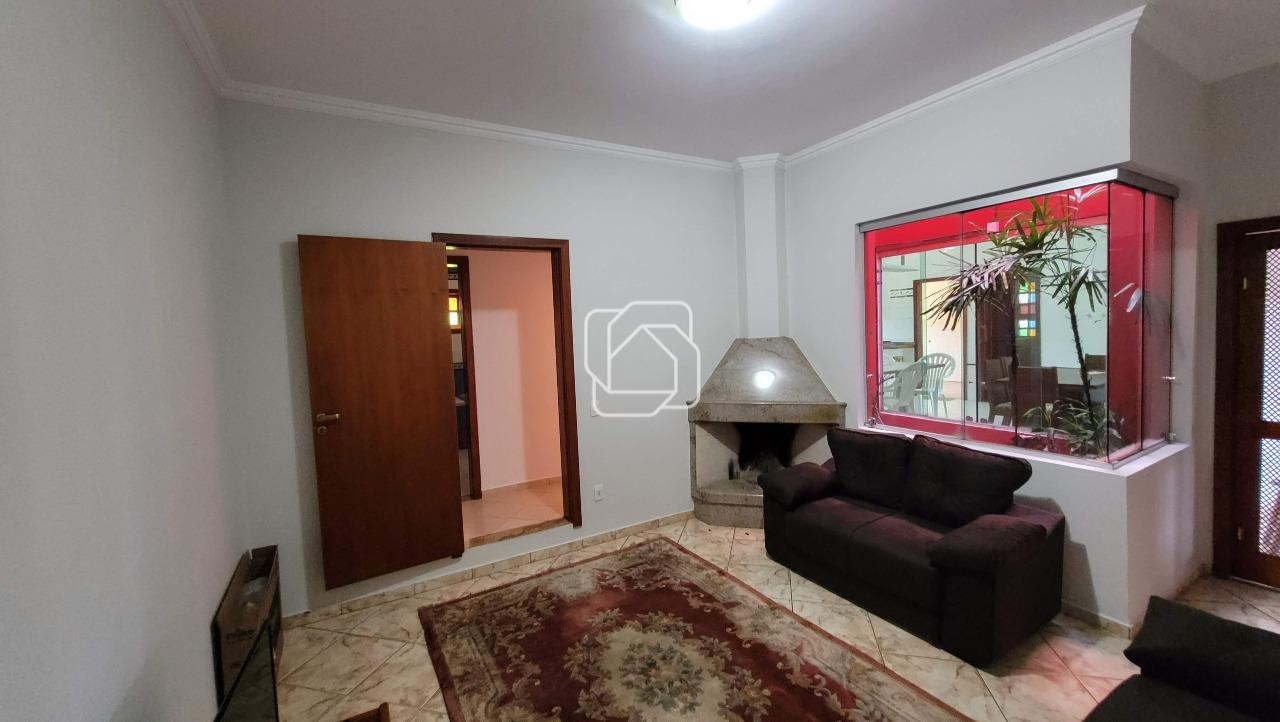 Casa de Condomínio para aluguel em Indaiatuba - SP - Vale das Laranjeiras: Sala de lareira