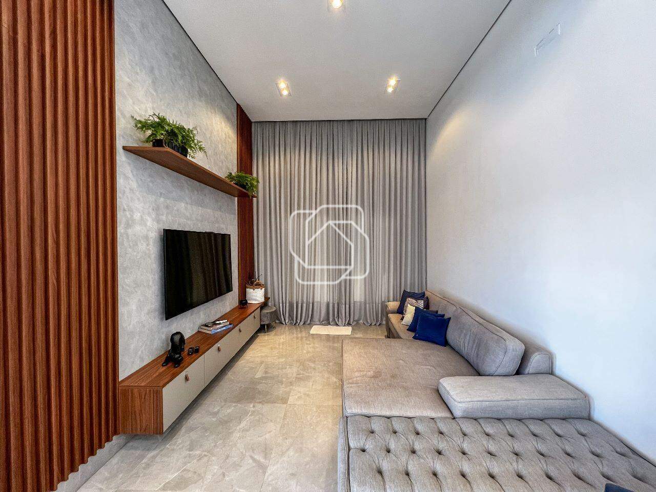 Casa de Condomínio à venda em Itu - SP - Residencial Parque Campos de Santo Antônio II: Sala de TV privativa