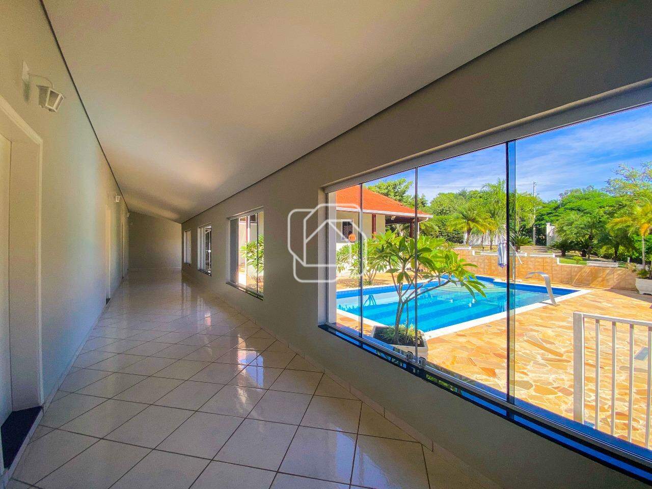 Casa de Condomínio para aluguel em Indaiatuba - SP - Lagos de Shanadu: Corredor dos quartos