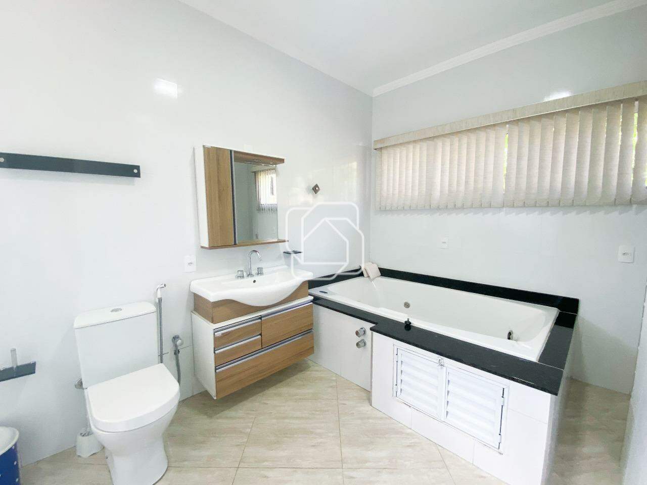 Casa de Condomínio para aluguel em Indaiatuba - SP - Lagos de Shanadu: Banheiro