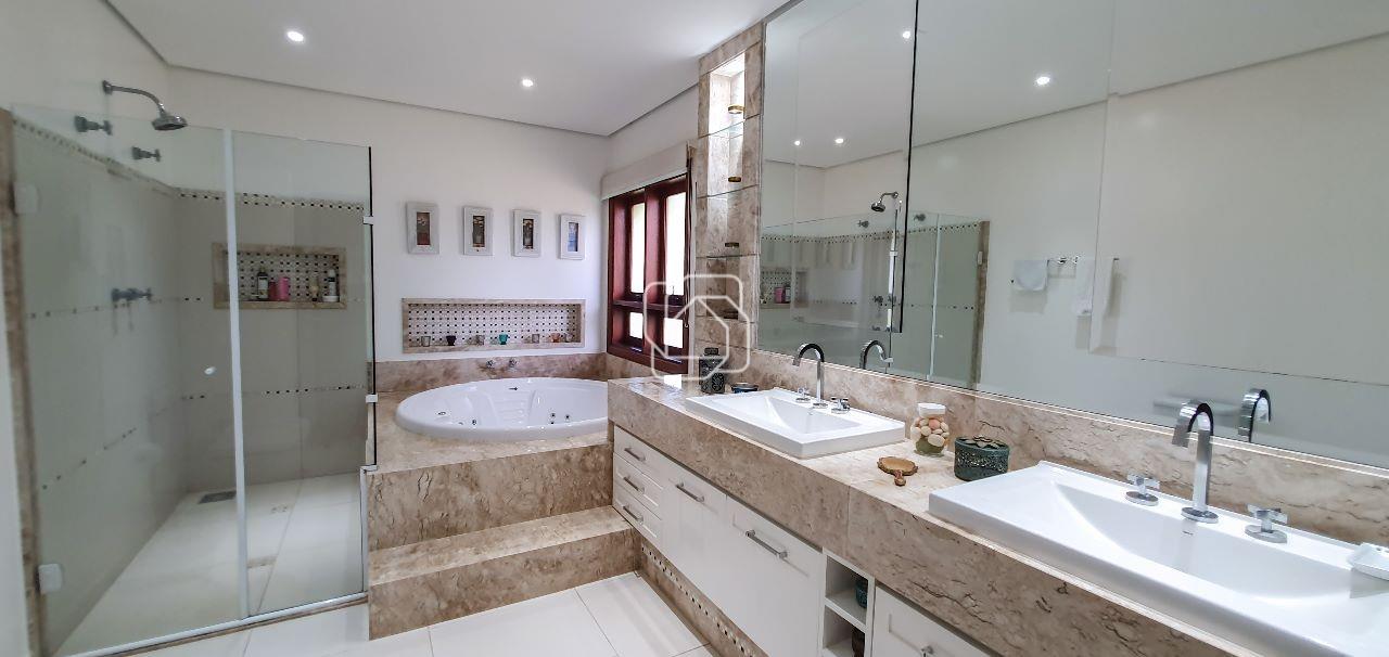 Casa de Condomínio à venda em Indaiatuba - SP - Recanto dos Pássaros: Banheiro e banheira