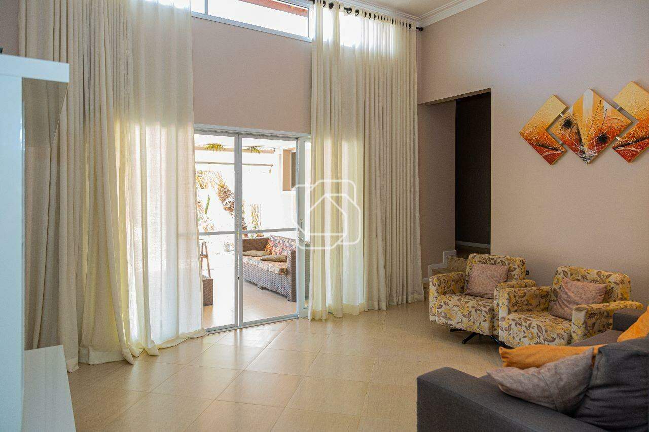 Casa de Condomínio à venda em Salto - SP - Terras de Mont Serrat: Sala de estar, acesso externo