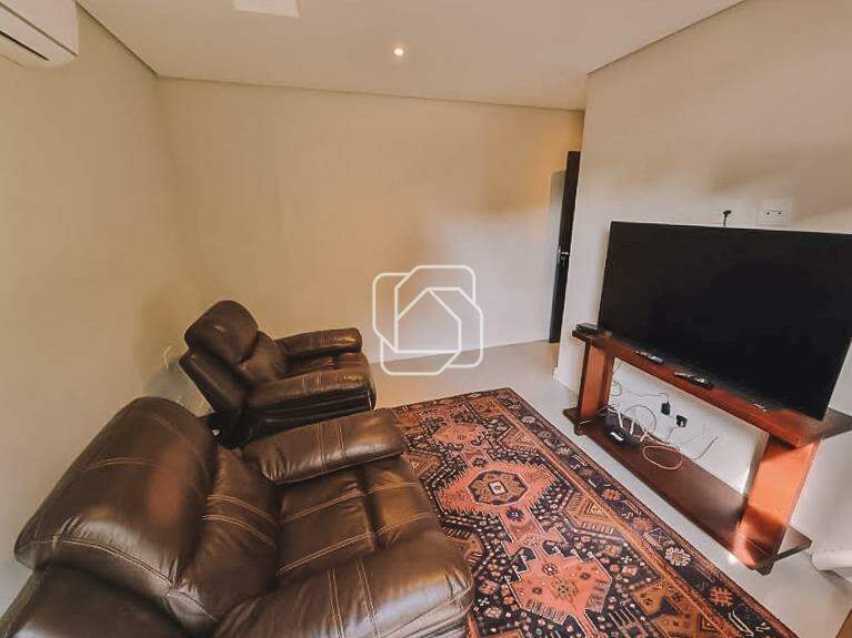 Casa de Condomínio para aluguel em Salto - SP - Mirante dos Ypês: Sala de TV, casa de hóspedes