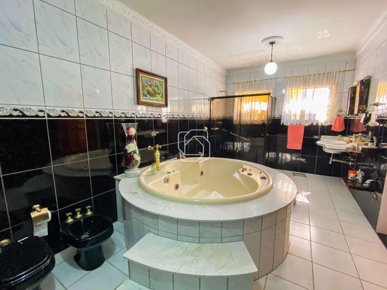 Casa de Condomínio para aluguel em Salto - SP - Condomínio Fechado Piccolo Paese: Banheiro com hidromassagem