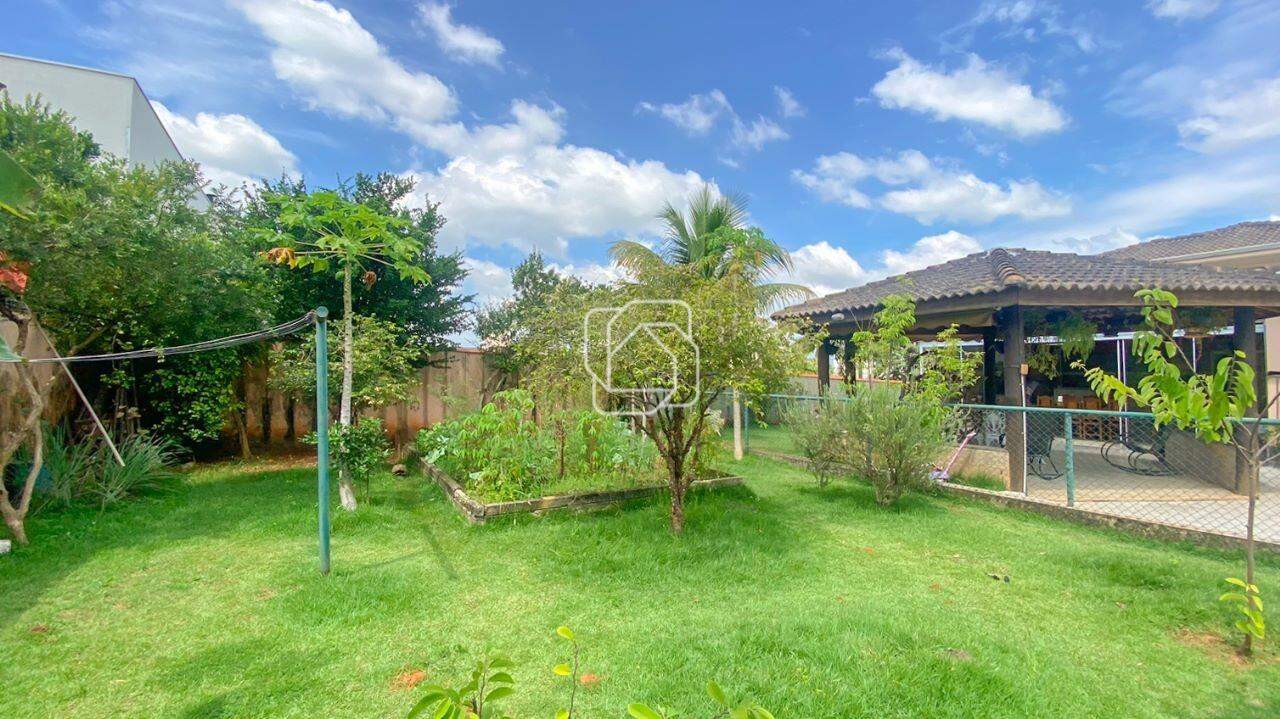 Casa de Condomínio à venda em Salto - SP - Terras de Mont Serrat: Quintal gramado