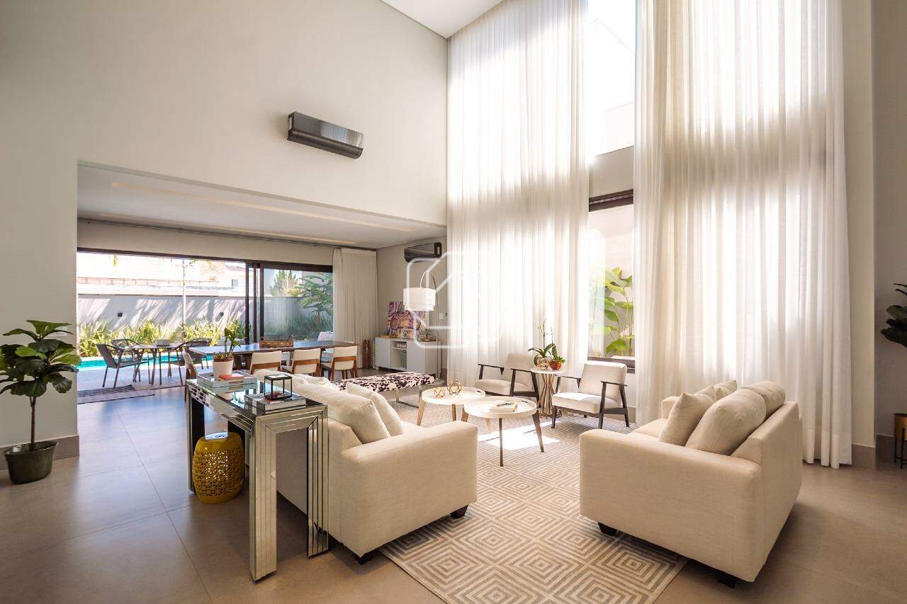 Casa de Condomínio à venda em Indaiatuba - SP - Jardim Residencial Santa Clara: Sala de estar