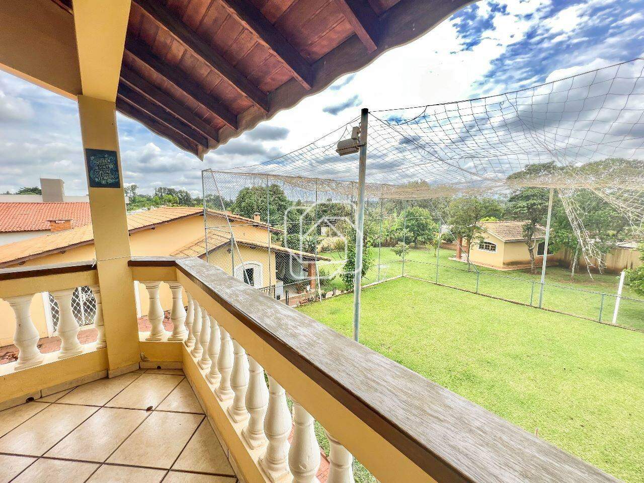 Casa de Condomínio à venda em Itu - SP - Condomínio City Castelo: Varanda com vista para o campo de futebol