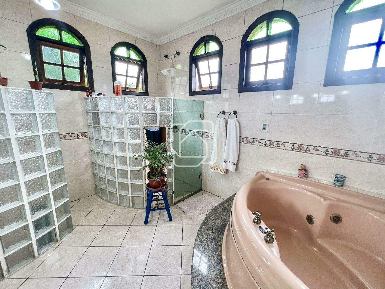 Casa de Condomínio à venda em Itu - SP - Condomínio City Castelo: Banheiro, banheira