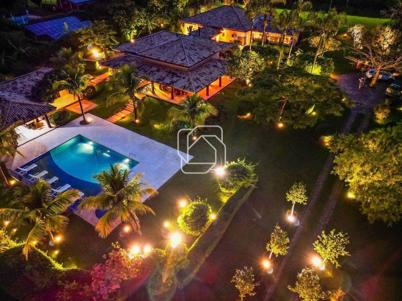 Casa de Condomínio à venda em Indaiatuba - SP - Lagos de Shanadu: Visão noturna da casa