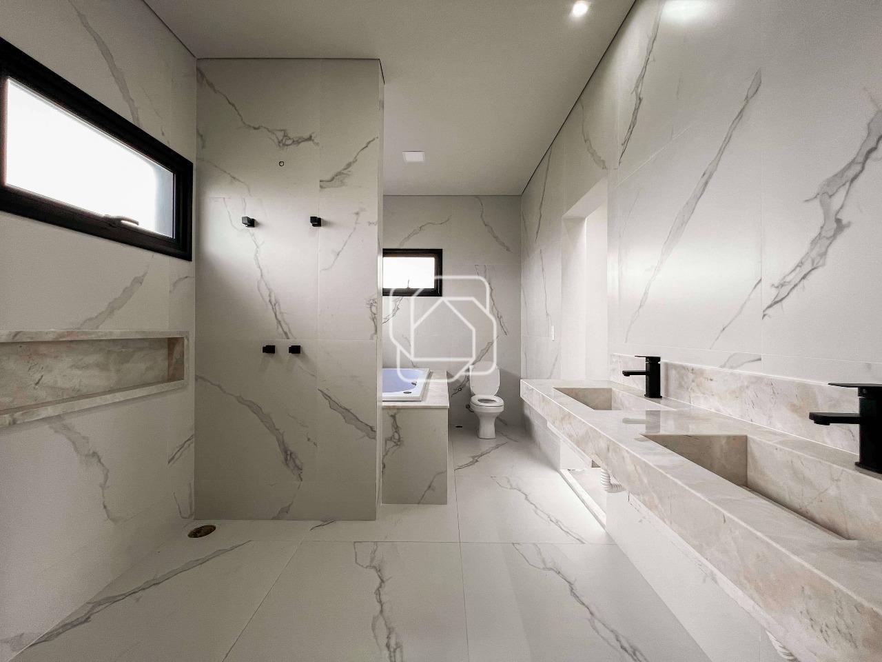 Casa de Condomínio à venda em Itu - SP - Residencial Saint Paul: Banheiro com banheira