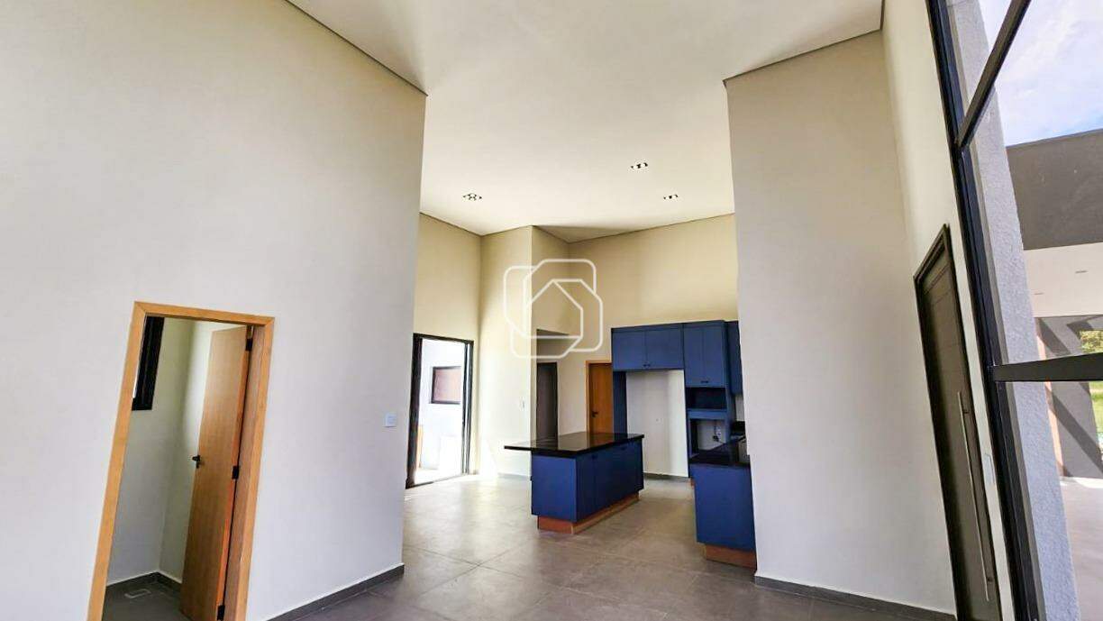 Casa de Condomínio à venda em Itu - SP - Residencial Parque Campos de Santo Antônio II: Sala e cozinha integradas