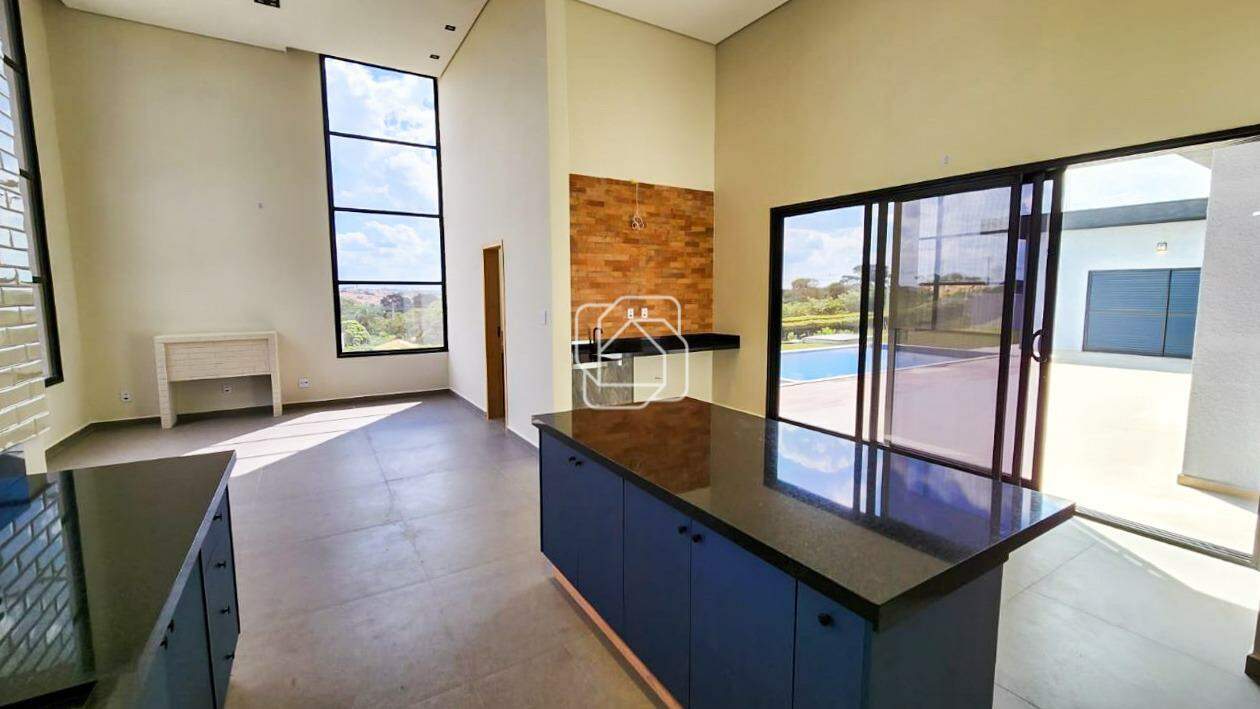 Casa de Condomínio à venda em Itu - SP - Residencial Parque Campos de Santo Antônio II: Cozinha, sala e acesso externo