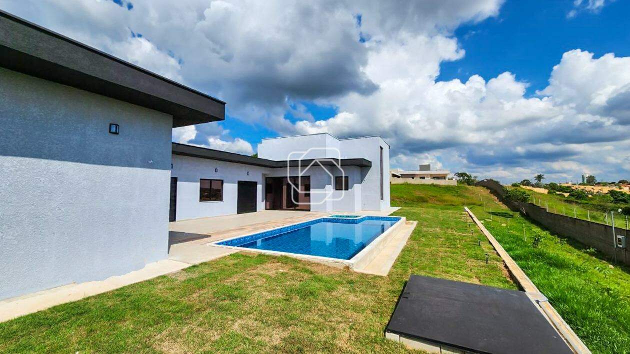 Casa de Condomínio à venda em Itu - SP - Residencial Parque Campos de Santo Antônio II: Gramado e piscina