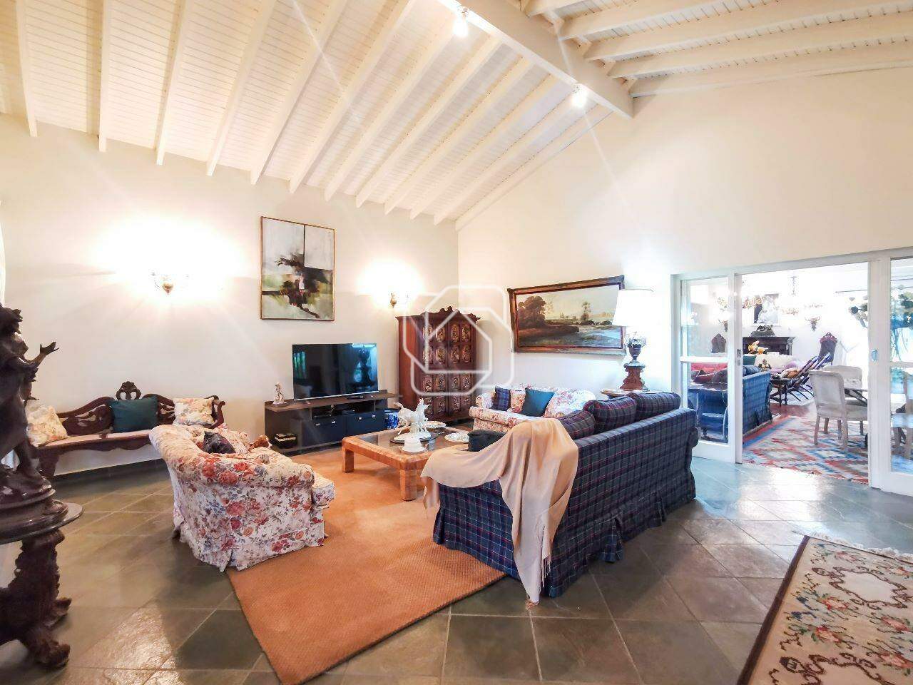 Casa de Condomínio à venda em Indaiatuba - SP - Chácara Polaris: Sala de estar