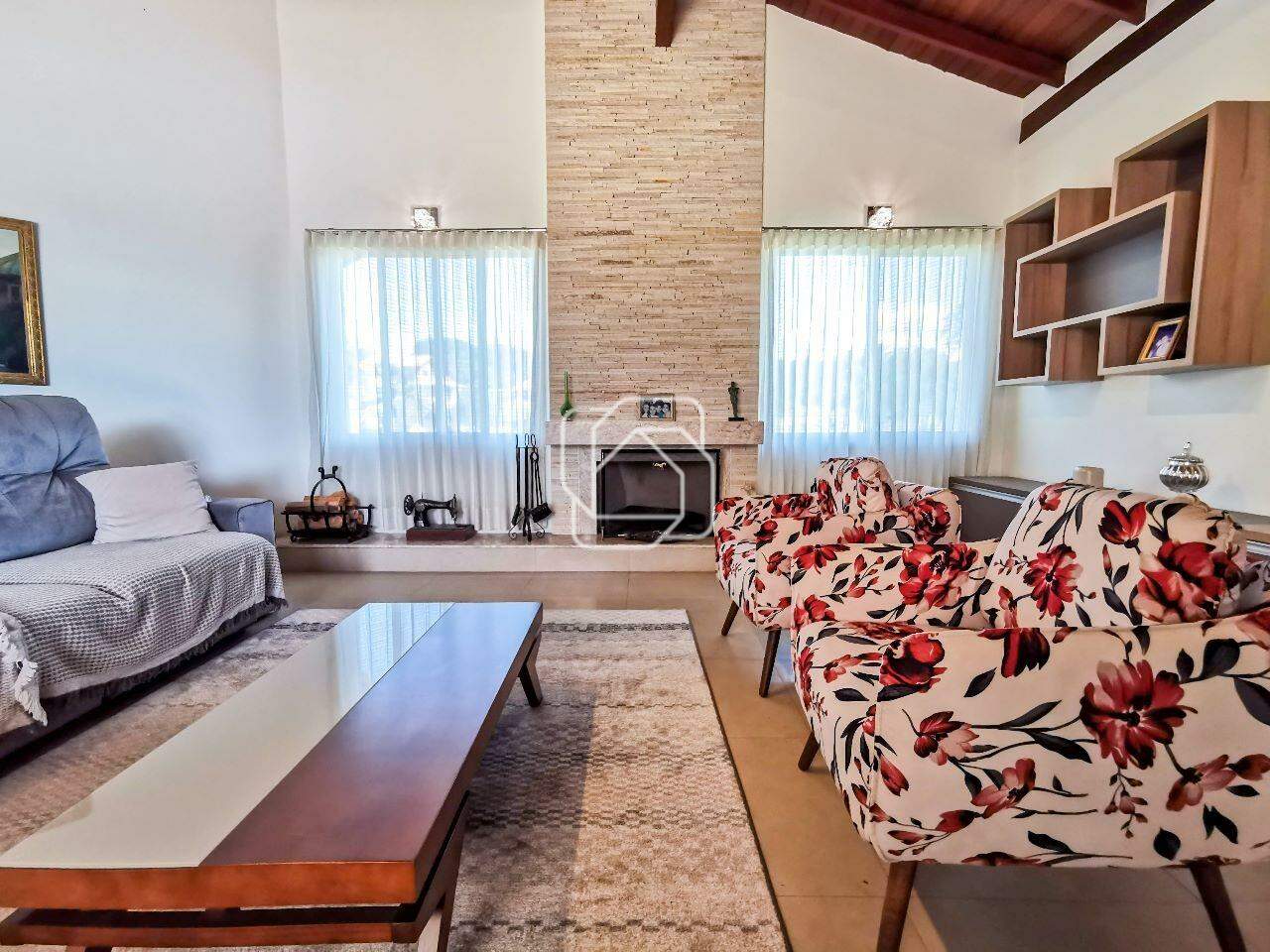 Casa de Condomínio à venda em Indaiatuba - SP - Vale das Laranjeiras: Sala de estar