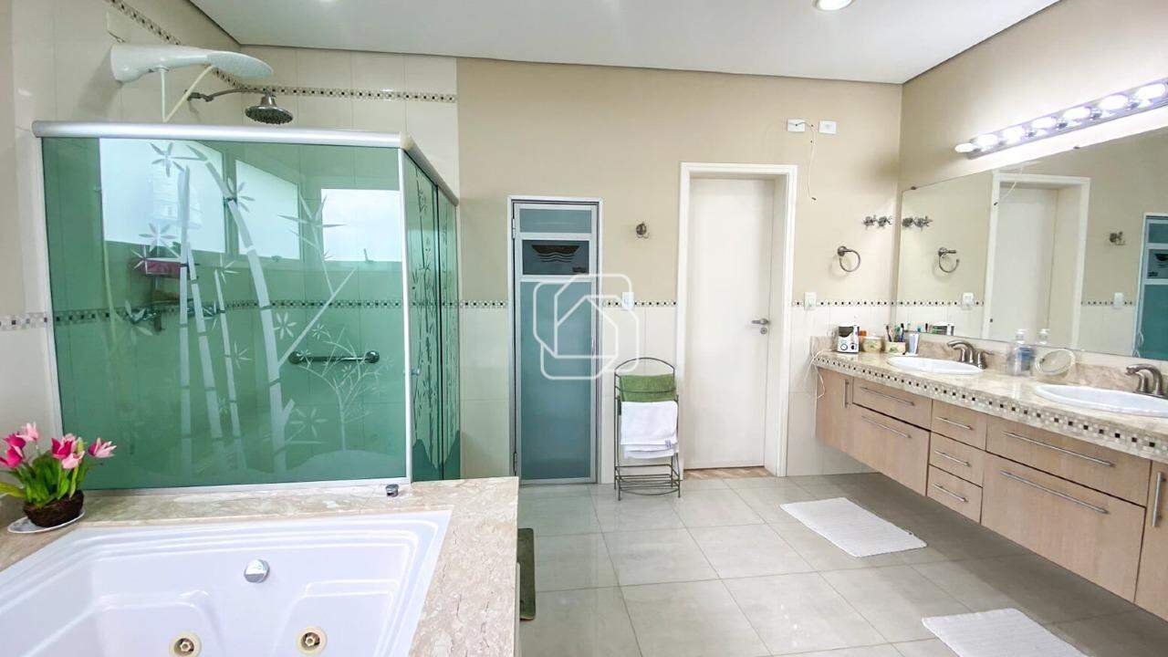 Casa de Condomínio à venda em Salto - SP - Condomínio Zuleika Jabour: Banheiro com sauna e banheira