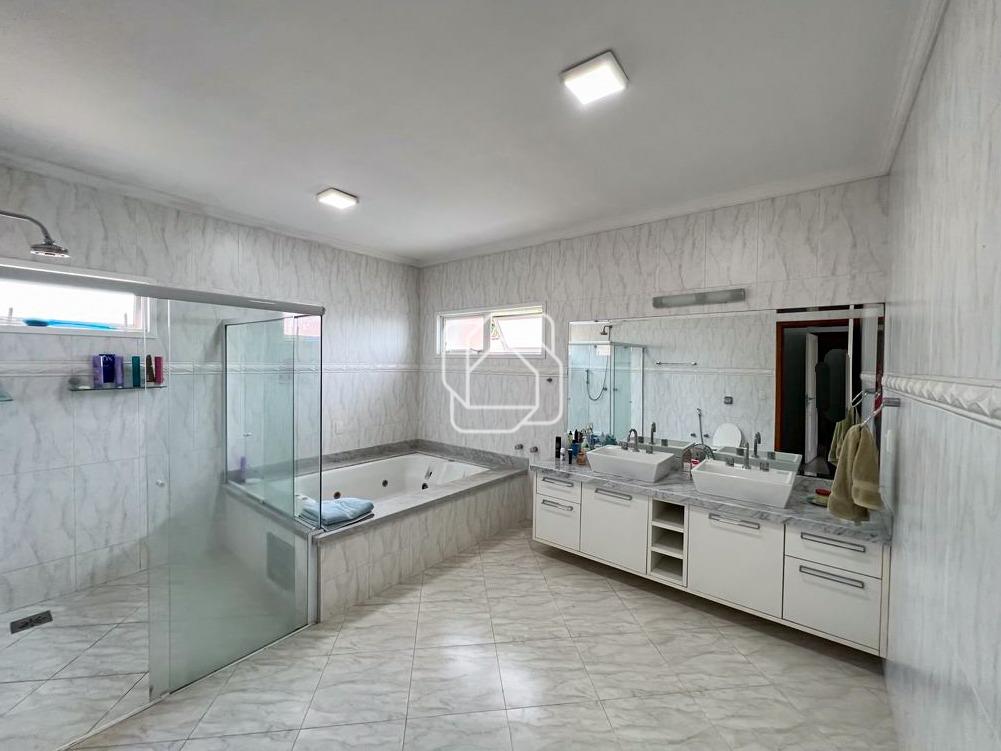Casa de Condomínio à venda em Itu - SP - Jardim Theodora: Banheiro com banheira