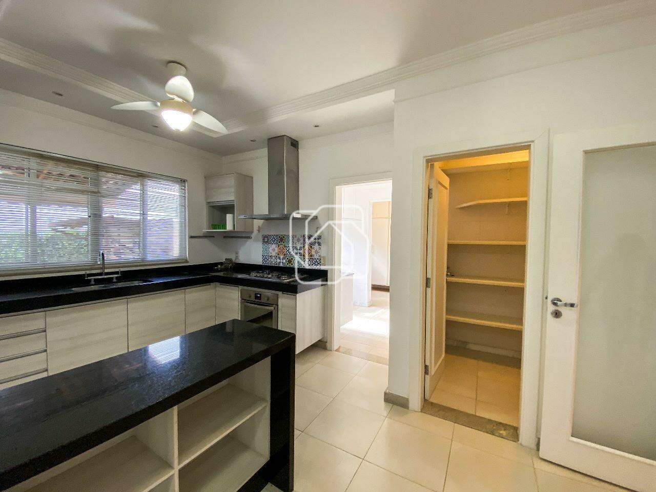 Casa de Condomínio à venda em Itu - SP - Jardim Plaza Atheneé: Cozinha e despensa