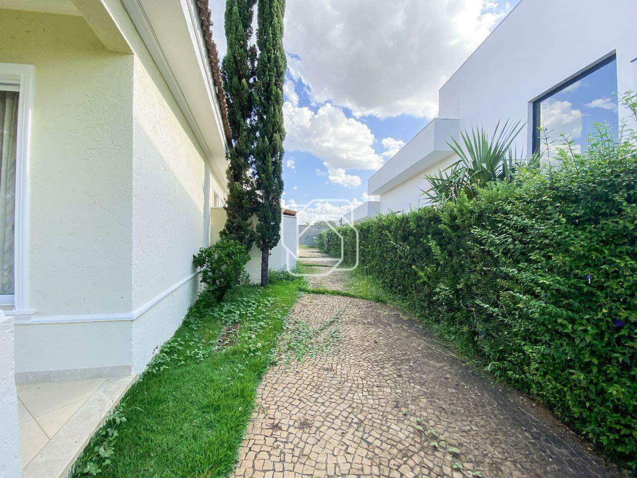 Casa de Condomínio à venda em Itu - SP - Jardim Plaza Atheneé: Acesso lateral