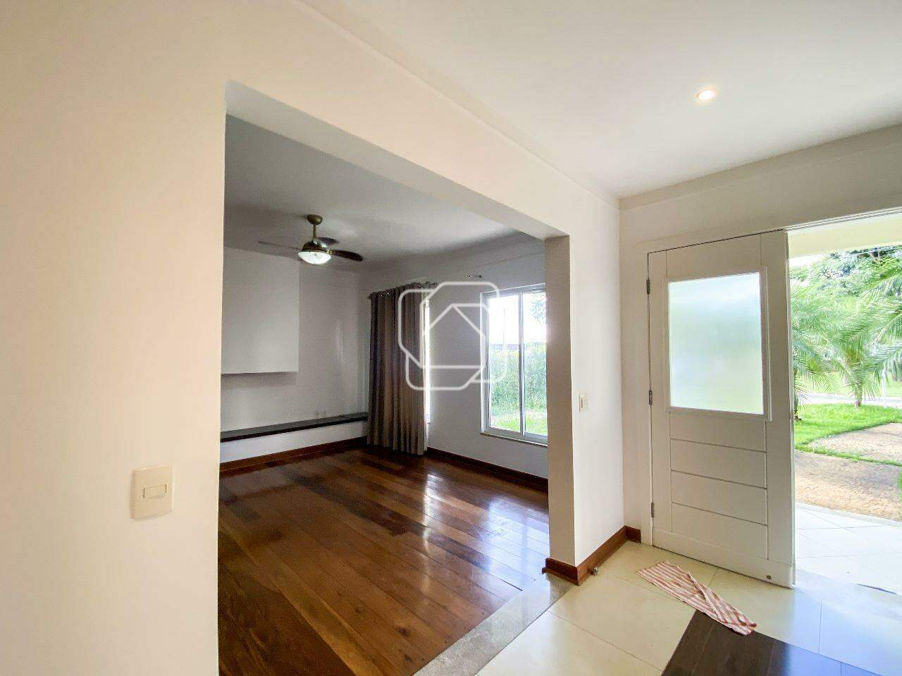 Casa de Condomínio à venda em Itu - SP - Jardim Plaza Atheneé: Sala de TV 