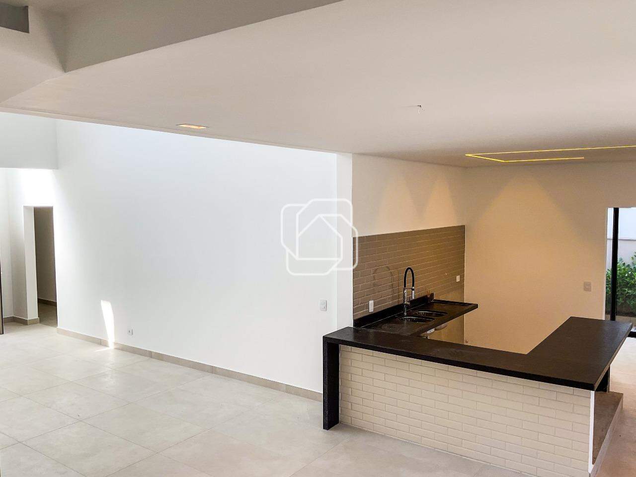 Casa de Condomínio à venda em Itu - SP - Condomínio Villas do Golfe: Sala e cozinha integradas