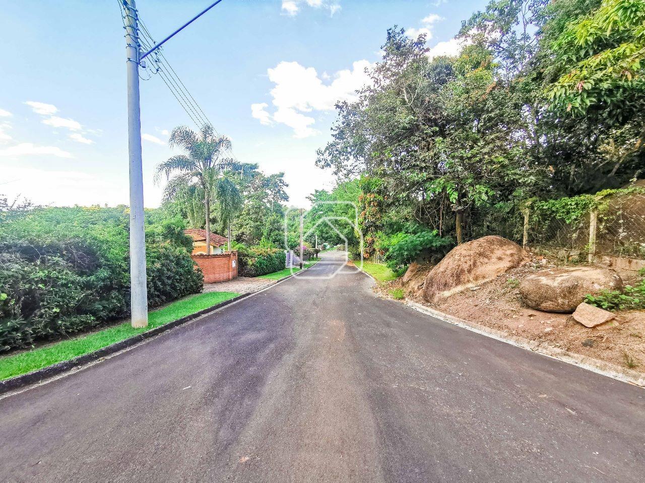Terreno à venda em Indaiatuba - SP - Vale das Laranjeiras: Rua do terreno