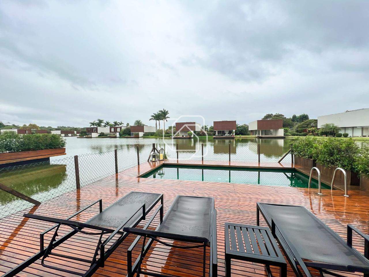 Casa de Condomínio à venda em Porto Feliz - SP - Condomínio Fazenda Boa Vista: Piscina, deck de madeira