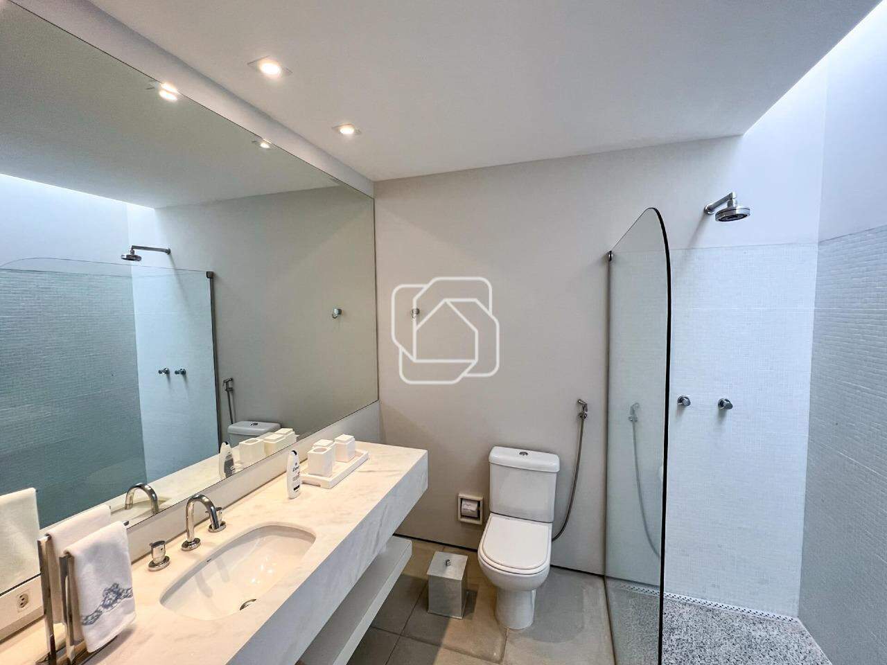 Casa de Condomínio à venda em Porto Feliz - SP - Condomínio Fazenda Boa Vista: Banheiro