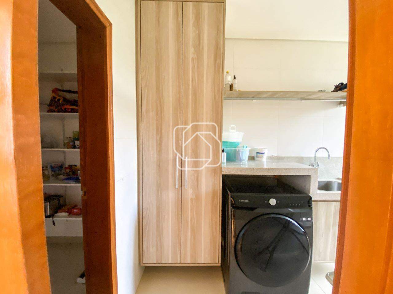 Casa de Condomínio à venda em Itu - SP - Condomínio Xapada Parque Ytu: Despensa e lavanderia