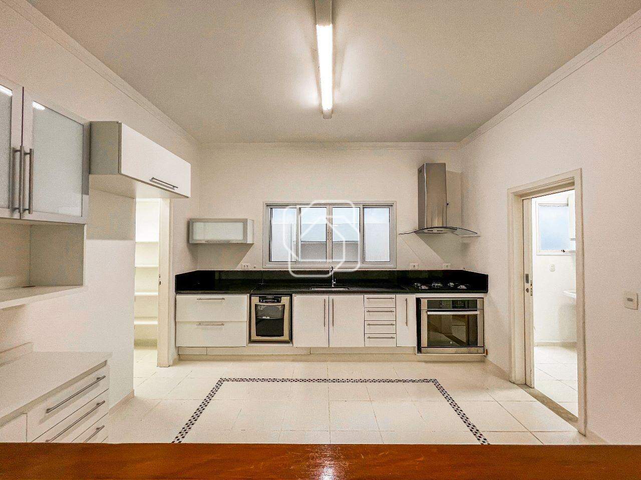 Casa de Condomínio à venda em Itu - SP - Portal da Vila Rica : Cozinha com despensa e lavanderia