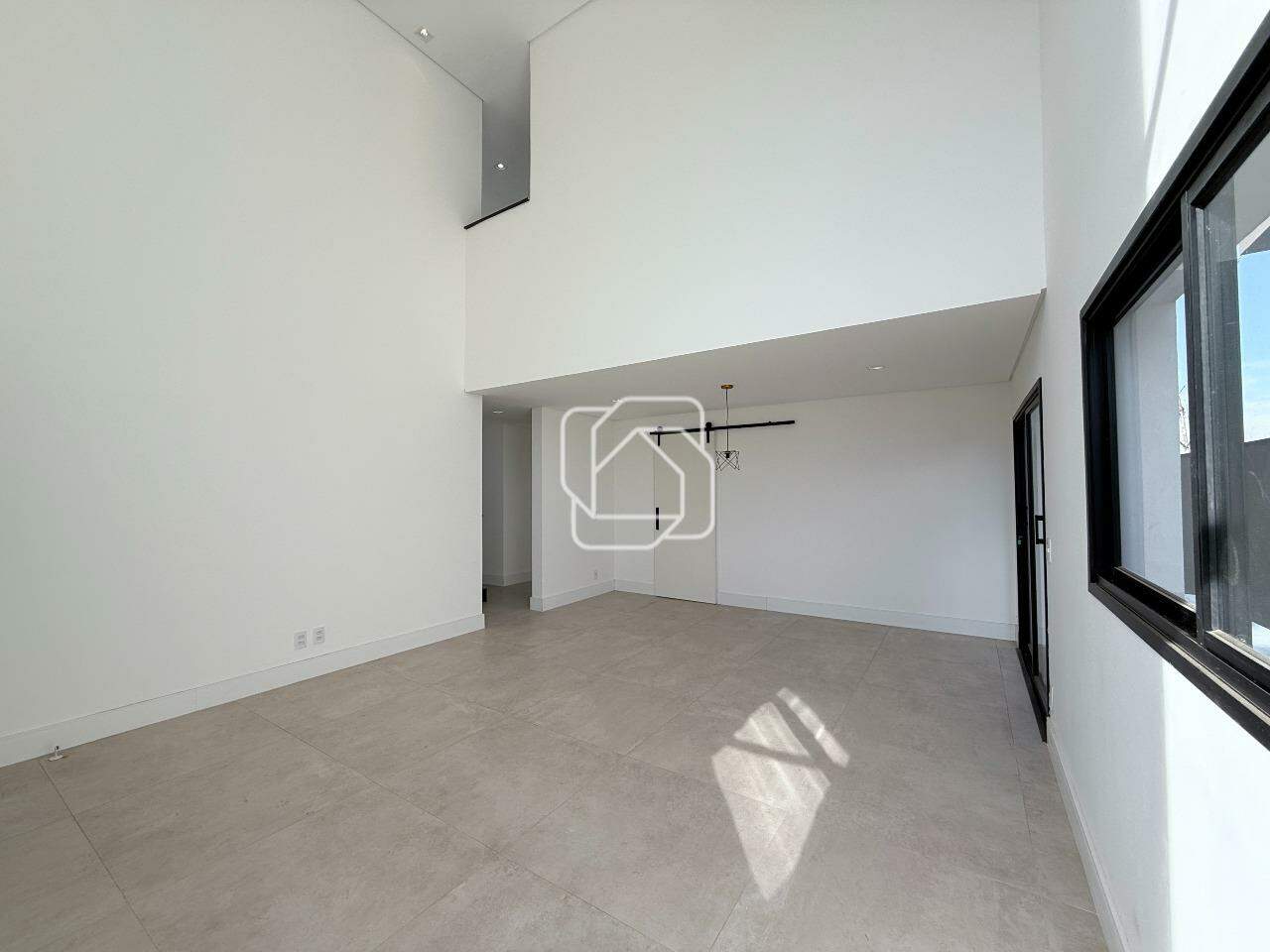 Casa de Condomínio à venda em Salto - SP - Residencial Central Parque: Salas integradas