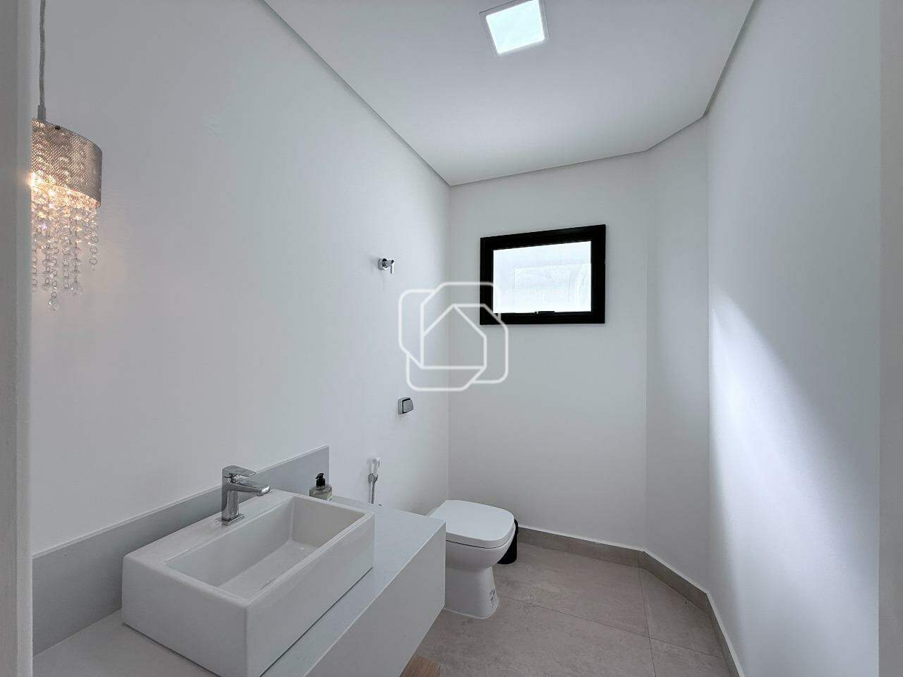 Casa de Condomínio à venda em Salto - SP - Residencial Central Parque: Banheiro