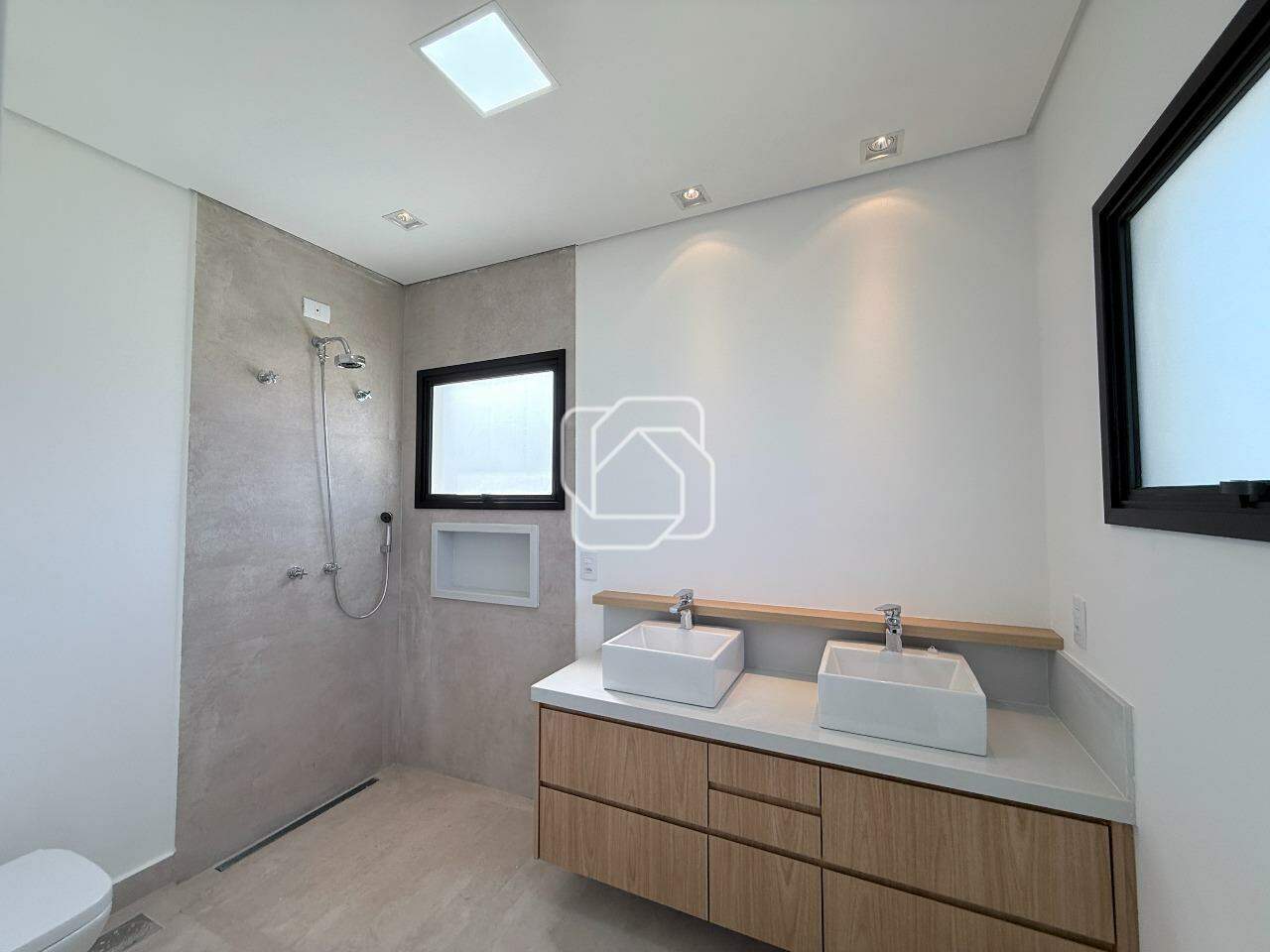 Casa de Condomínio à venda em Salto - SP - Residencial Central Parque: Banheiro