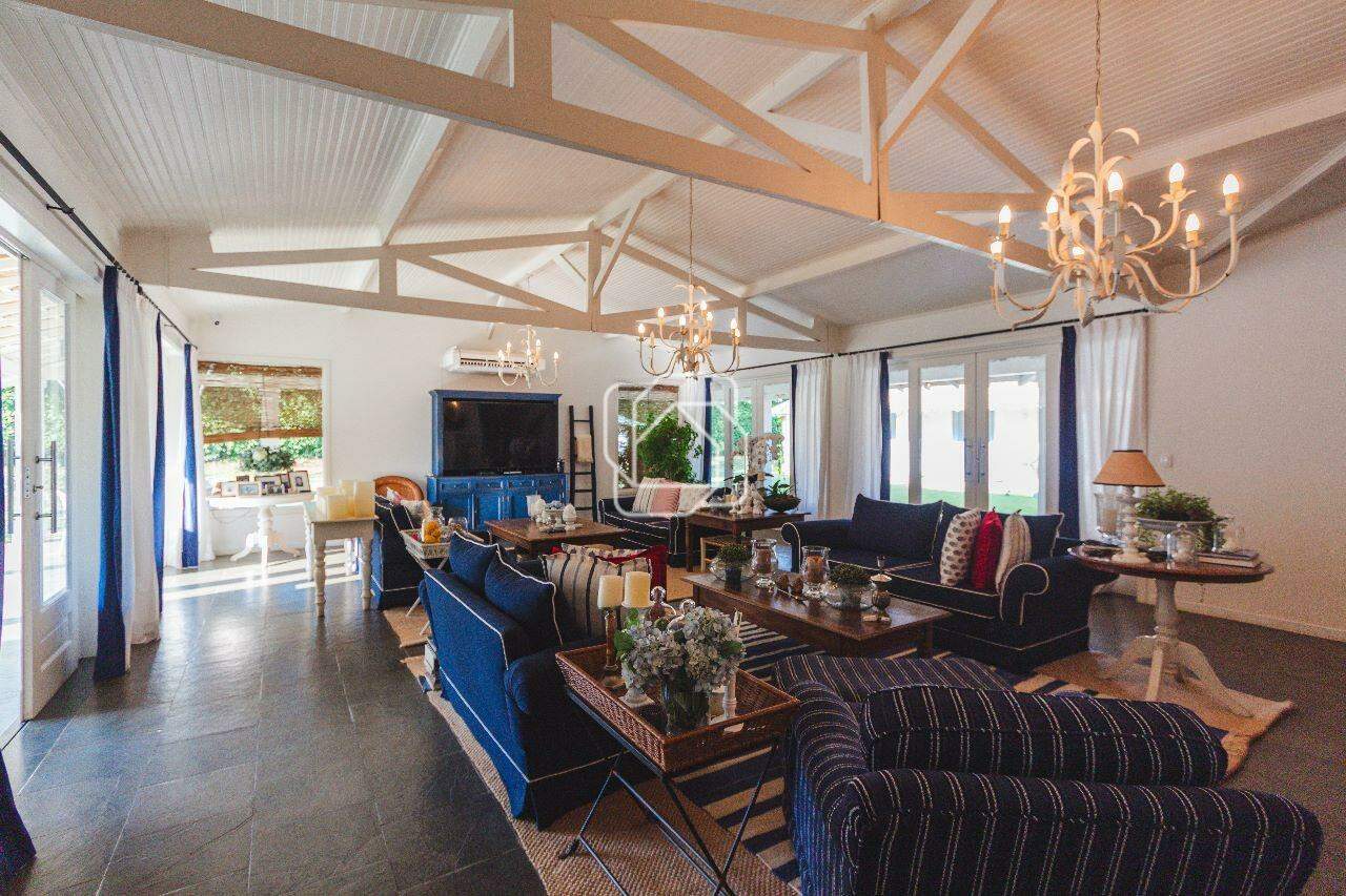Casa de Condomínio à venda em Indaiatuba - SP - Chácara Polaris: Sala de estar