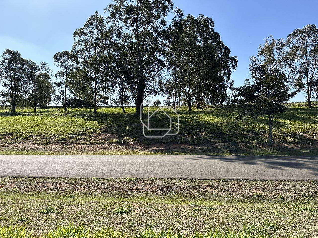 Terreno à venda em Itu - SP - Condomínio Terras de São José II: Rua do terreno