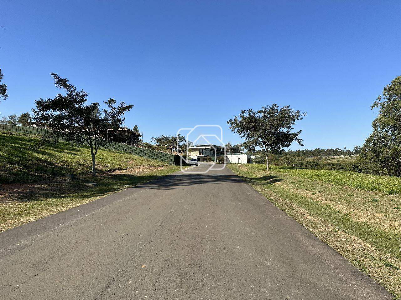 Terreno à venda em Itu - SP - Condomínio Terras de São José II: Rua do terreno