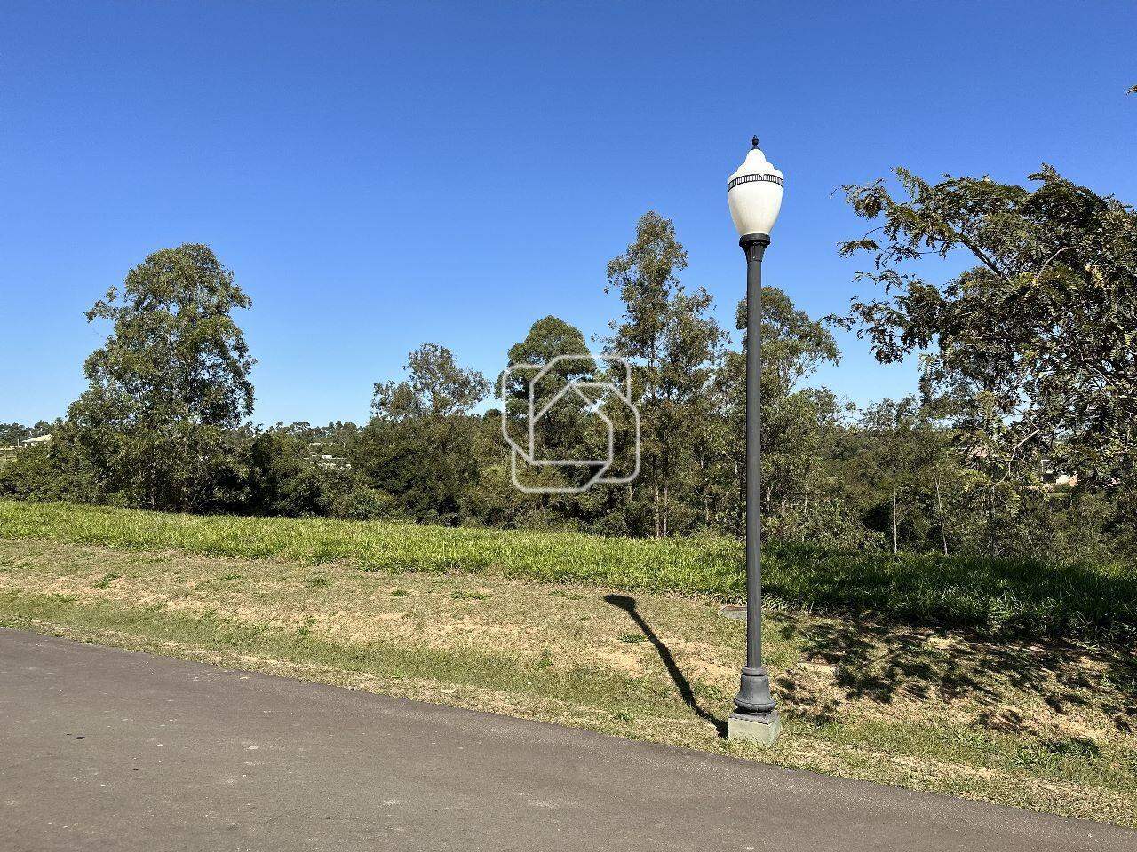 Terreno à venda em Itu - SP - Condomínio Terras de São José II: Rua do terreno