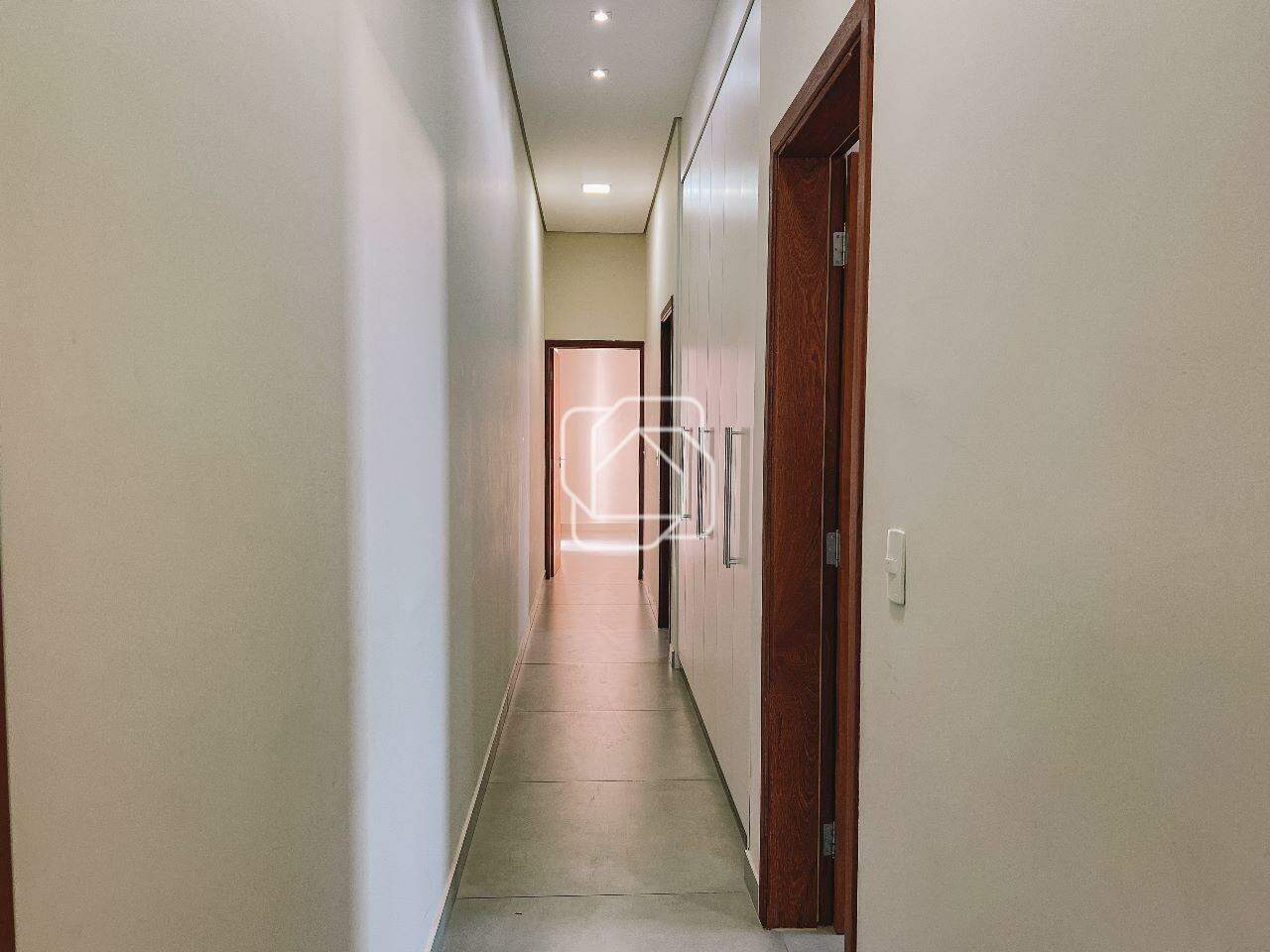 Casa de Condomínio para aluguel em Indaiatuba - SP - Jardim Residencial Dona Lucilla: Corredor