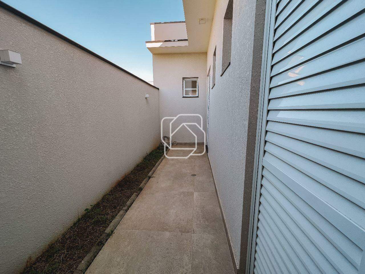 Casa de Condomínio para aluguel em Indaiatuba - SP - Jardim Residencial Dona Lucilla: Corredor lateral
