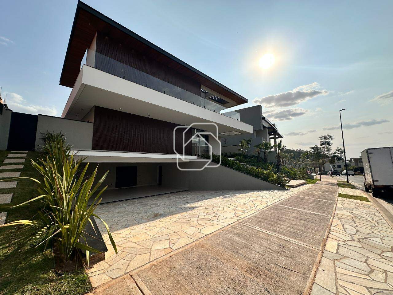 Casa de Condomínio à venda em Indaiatuba - SP - Parque Villa dos Pinheiros: Fachada