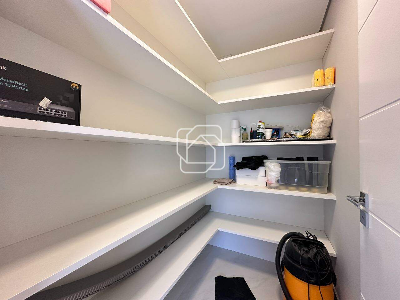 Casa de Condomínio à venda em Indaiatuba - SP - Parque Villa dos Pinheiros: Despensa