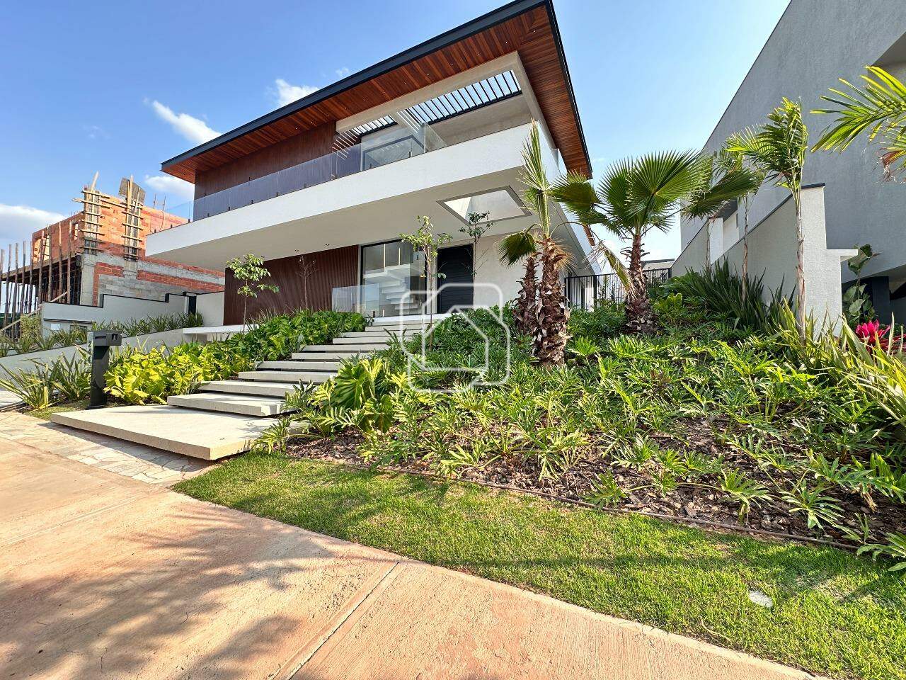 Casa de Condomínio à venda em Indaiatuba - SP - Parque Villa dos Pinheiros: Fachada