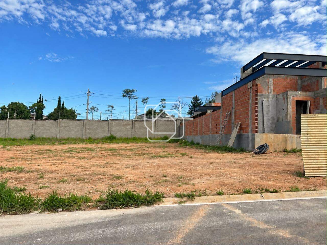 Terreno à venda em Itu - SP - Condomínio Vila dos Manacás: Visão geral do terreno
