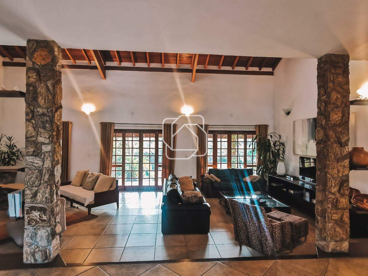 Casa de Condomínio à venda em Indaiatuba - SP - Vale das Laranjeiras: Sala de estar